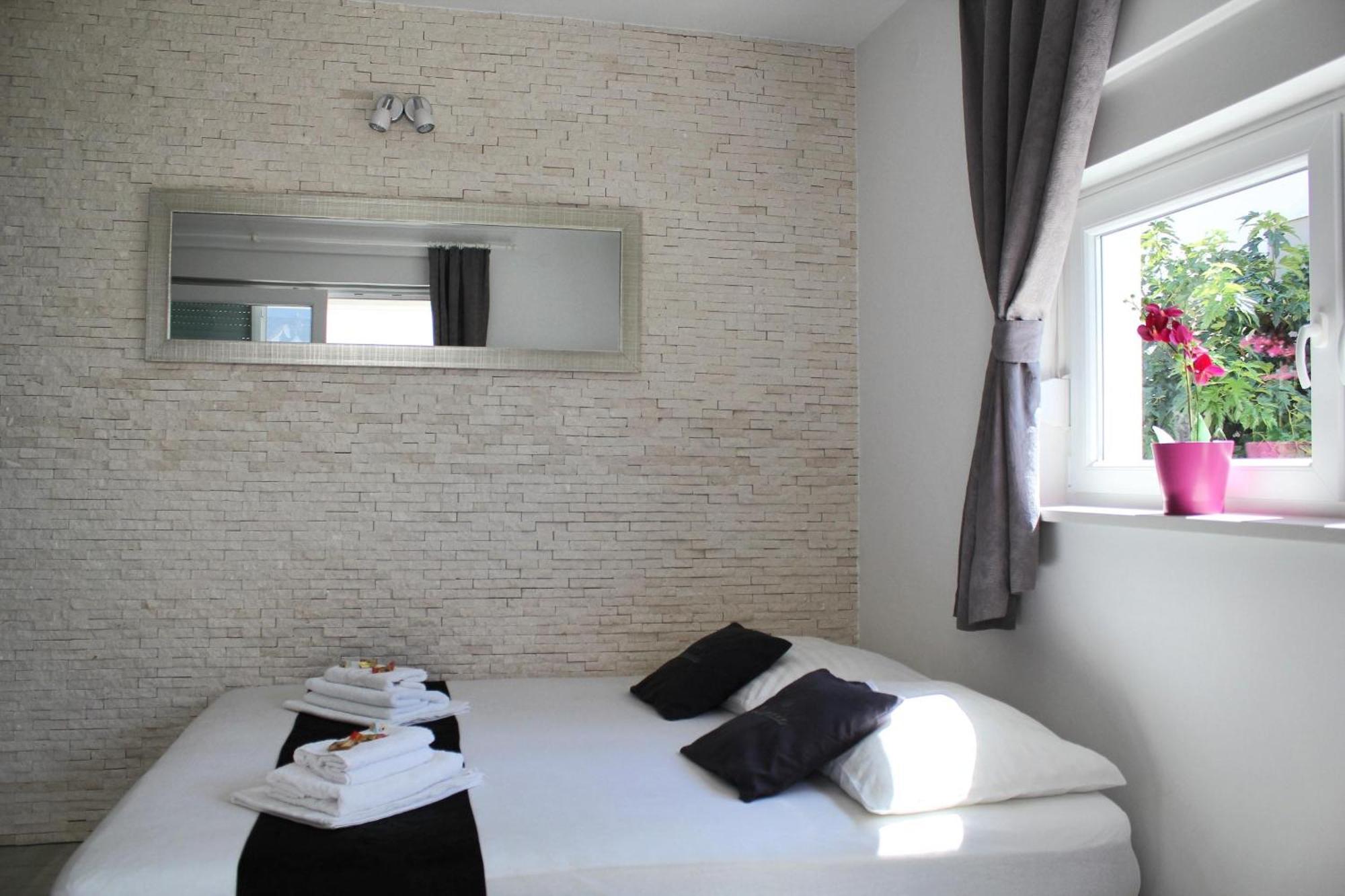 Villa Lumada Pool Apartments Novalja Bagian luar foto